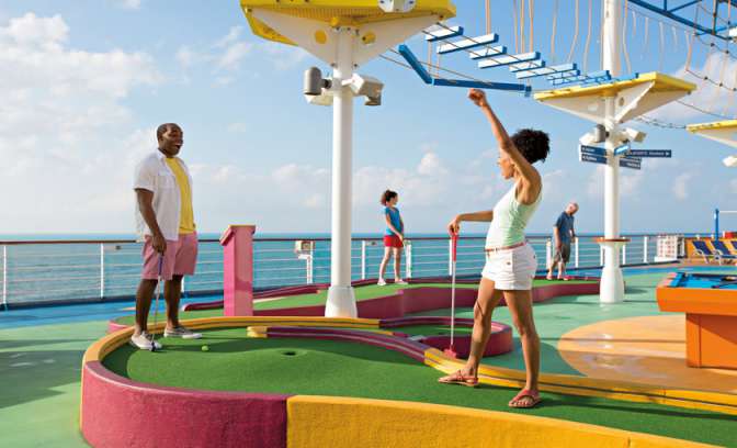 MIni golf aan boord van Carnival Inspiration 