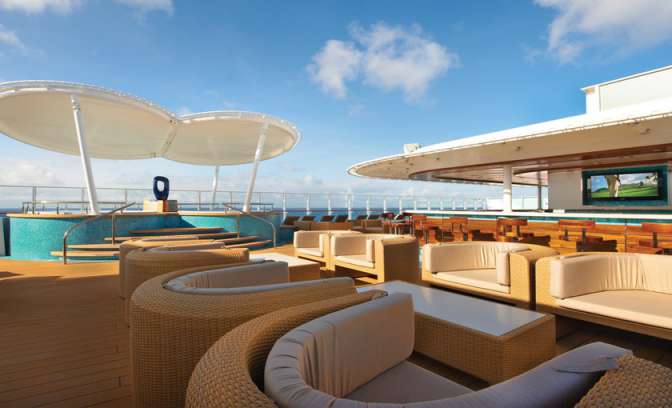 Beach club op het dek van Norwegian Cruise Line 
