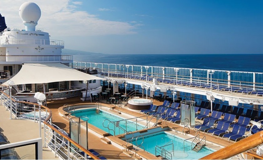 Een zwembad op de Pride of America van NCL