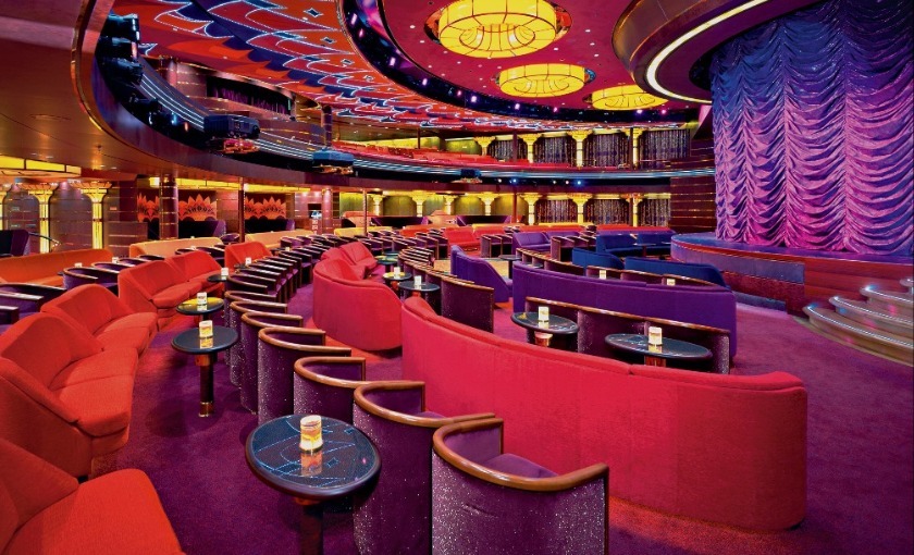 Een theater op de MS Volendam