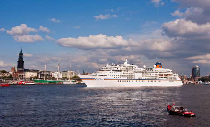 MS Europa in Hamburg