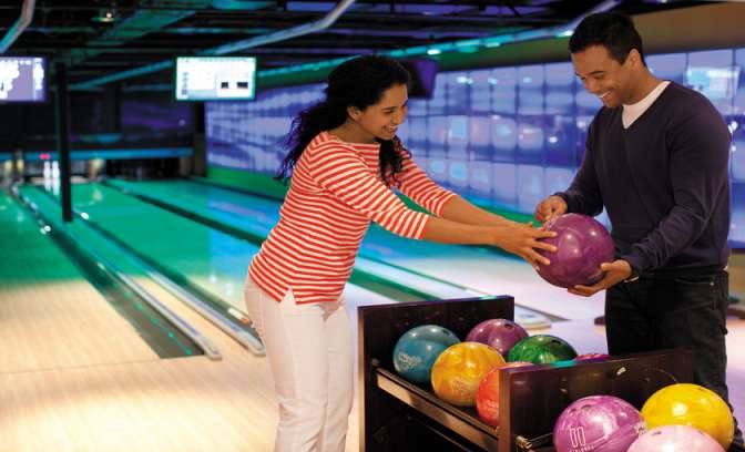 Een bowlingbaan op de Norwegian Epic van NCL