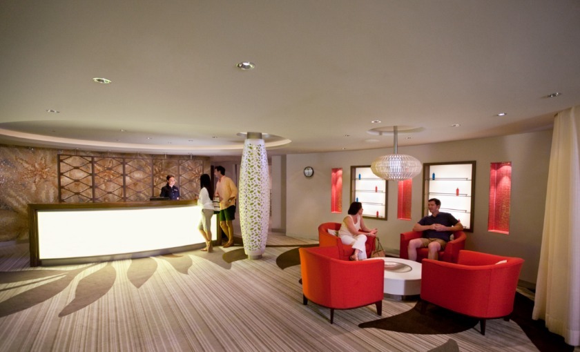 De ingang van de spa op de Celebrity Silhouette