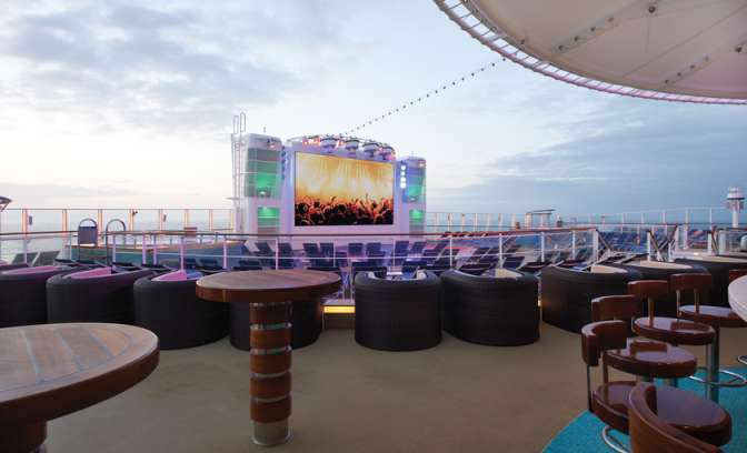 Een buitentheater op de Norwegian Breakaway van NCL