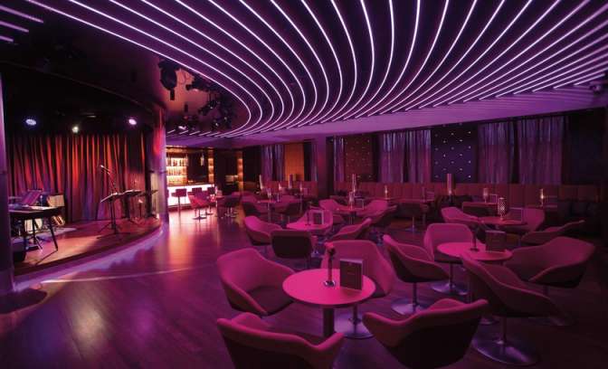 MS Europa 2 club aan boord Hapag Loyd