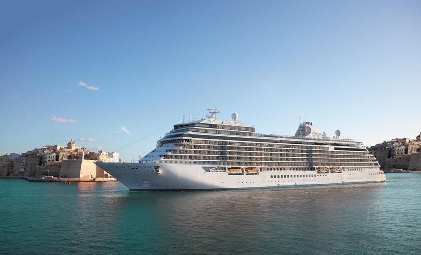 Bekijk de Seven Seas Explorer en vind informatie over vaarroutes en actuele prijzen