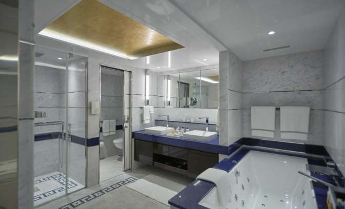 De badkamer van de Regent Suite