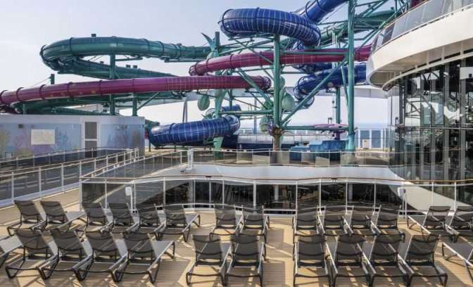 Glijbaan achterdek MSC World Europa
